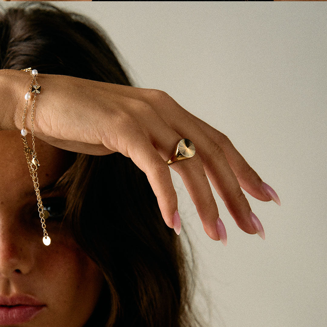 Stor sol signert rund ring 18k Forgylt